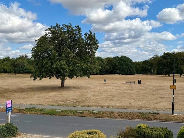 Flat for sale in Chalfont St. Peter, Denham