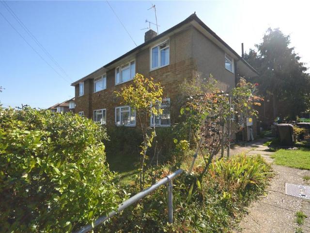 Flat for sale in Marsh Farm, Luton