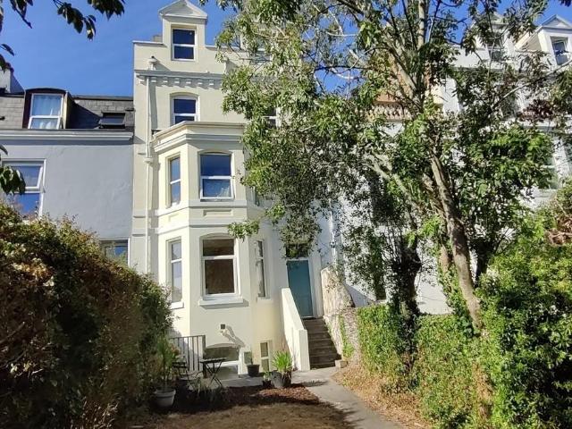 Flat for sale in Mount Wise