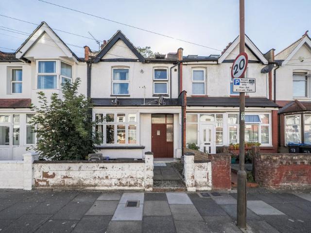 Flat for sale in London Borough of Merton, Mitcham