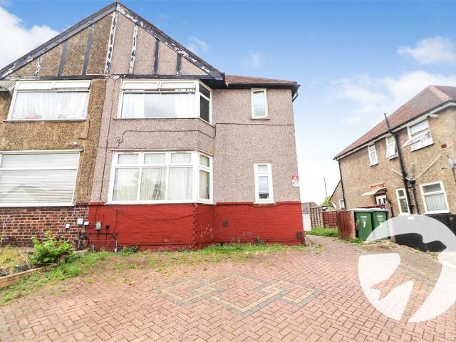 Flat for sale in Northumberland Heath, Greater London