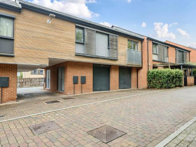 Flat for sale in Bolton Low Houses, Hampshire