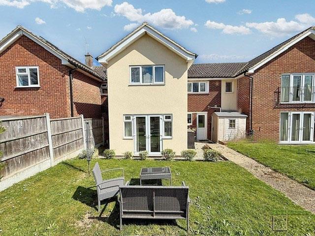 Flat for sale in Great Burstead, Essex