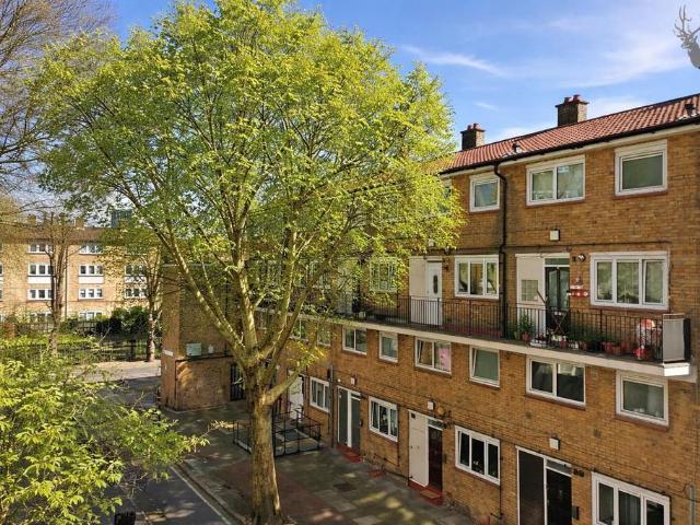 Flat for sale in Old Ford, Bow