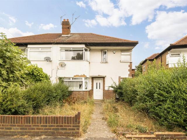 Flat for sale in Wealdstone, Greater London