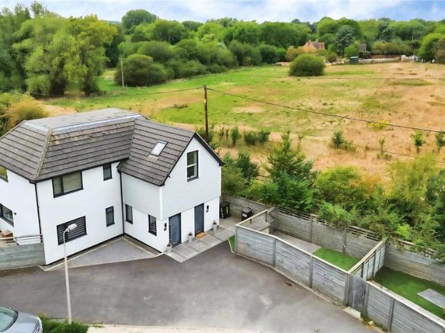 Flat for sale in Thatcham, West Berkshire