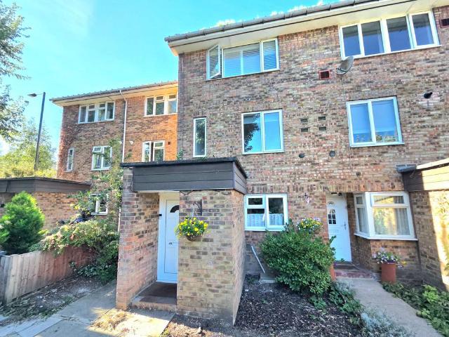 Flat for sale in London Borough of Croydon, Greater London