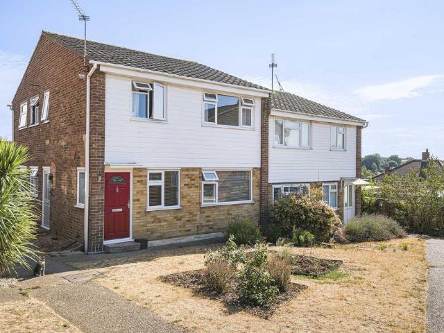 Flat for sale in Bridgen, Greater London
