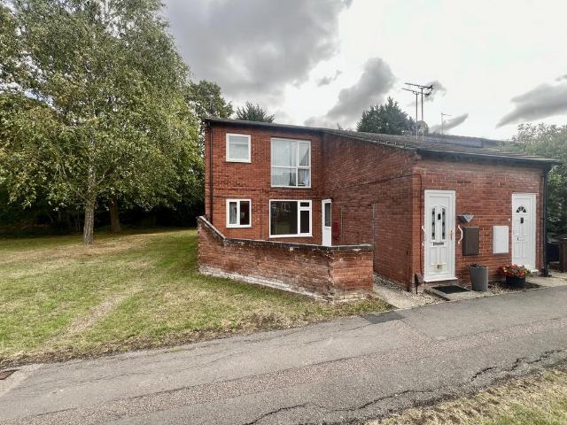 Flat for sale in Berrick Salome, Oxfordshire