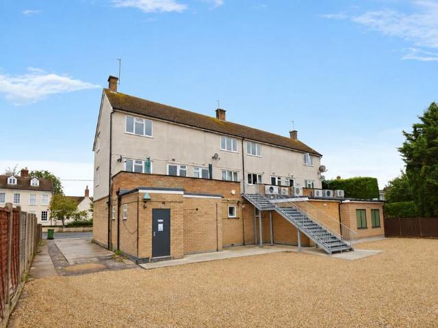Flat for sale in Chalgrove, South Oxfordshire