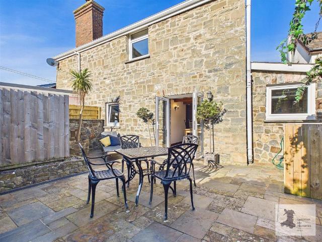 Flat for sale in New Quay