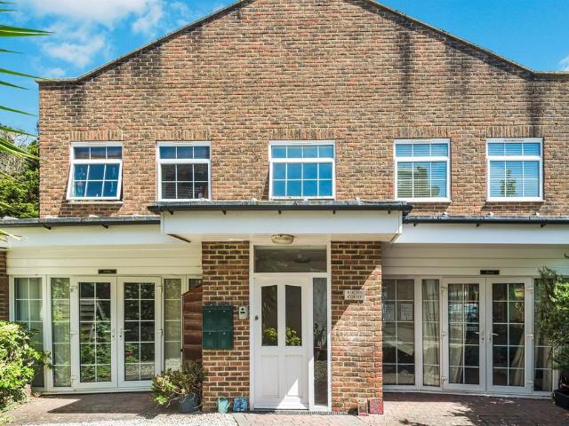 Flat for sale in Fishersgate, West Sussex