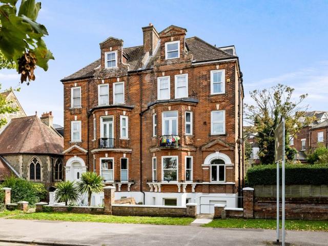 Flat for sale in Folkestone