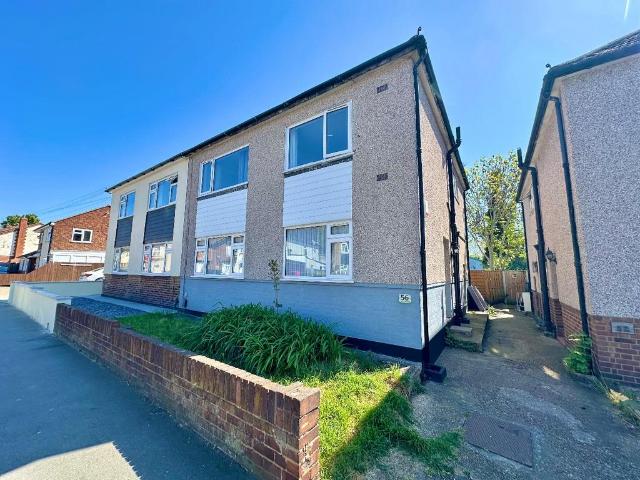 Flat for sale in Harold Wood, Greater London