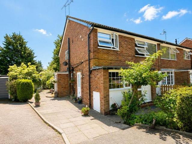 Flat for sale in Hatfield, Fretherne