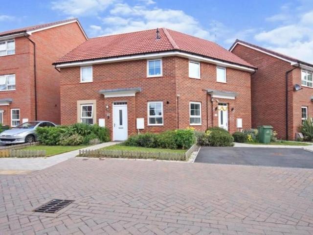 Flat for sale in Canley Gardens, West Midlands