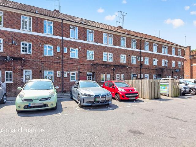 Flat for sale in Colindale, Greater London
