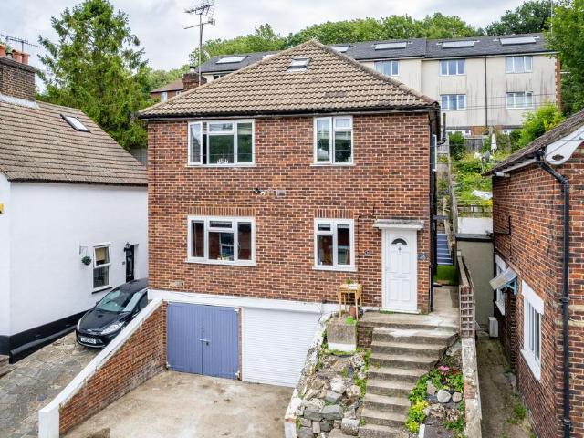 Flat for sale in Hillview, Surrey