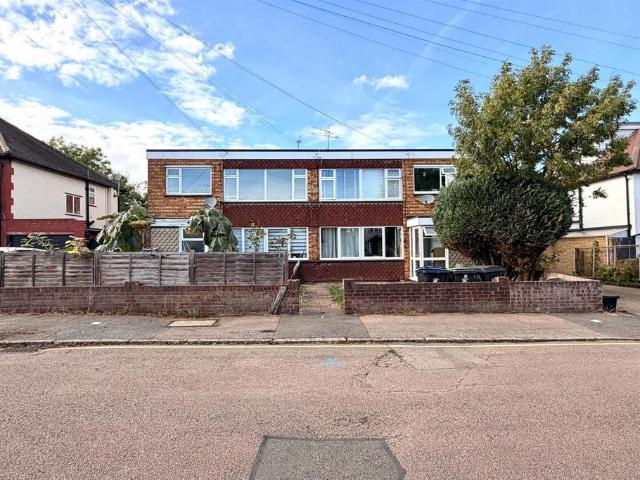 Flat for sale in Loughton, Epping Forest