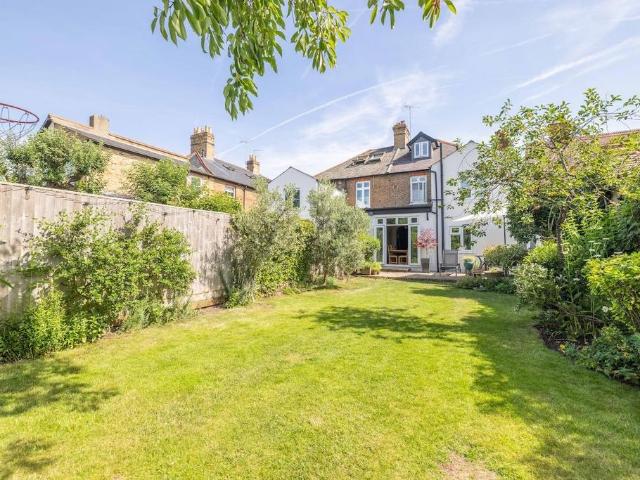 Flat for sale in Southlea, Datchet