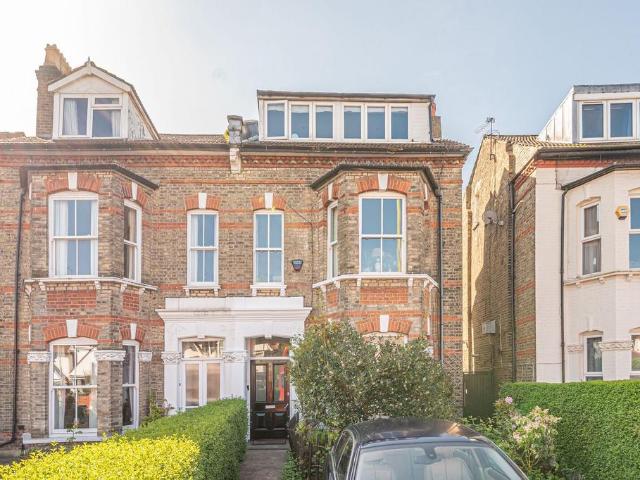 Flat for sale in Golders Green, Greater London