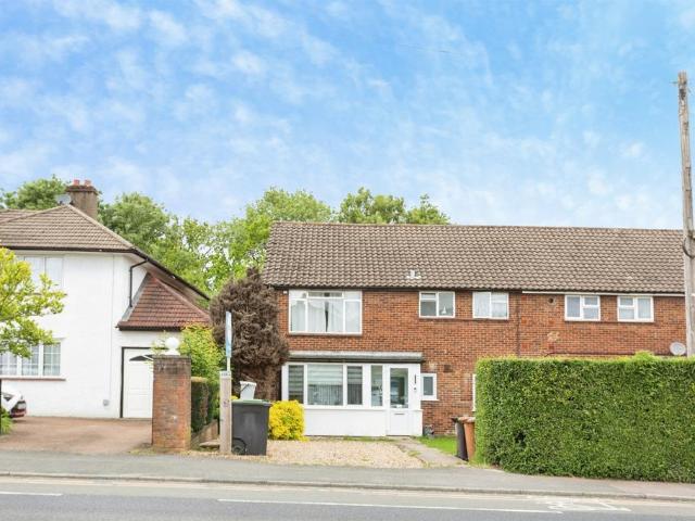 Flat for sale in Batchworth, Hertfordshire