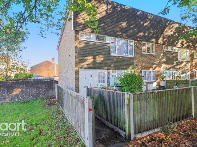 Flat for sale in Bolton Low Houses, Hampshire