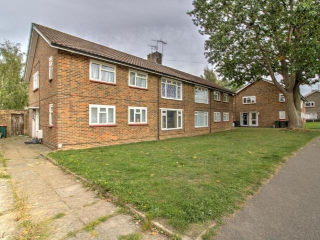 Flat for sale in Tilgate, Crawley