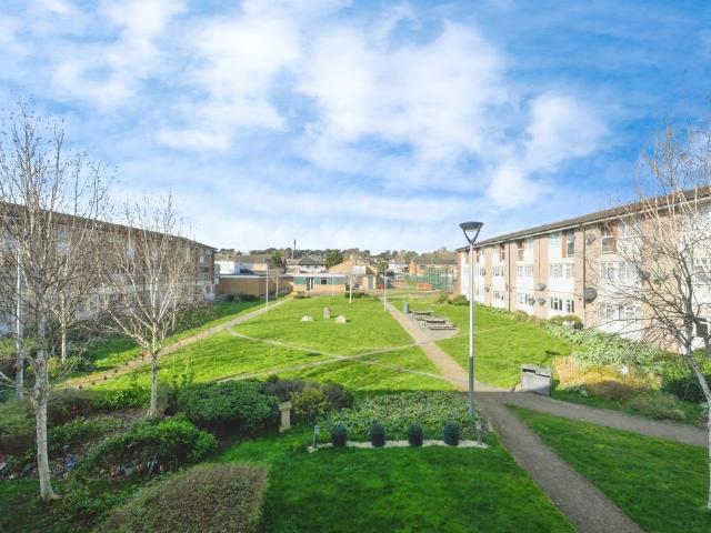 Flat for sale in Broxbourne, Hertfordshire