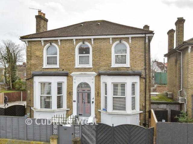 Flat for sale in London Borough of Croydon, Greater London