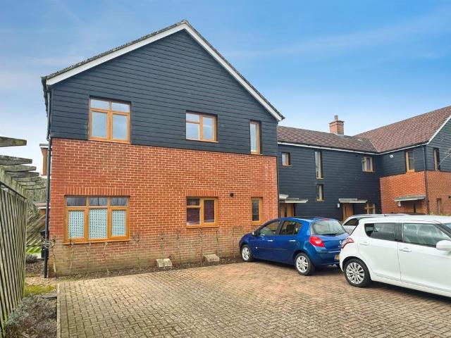 Flat for sale in Greenfields, Reigate and Banstead