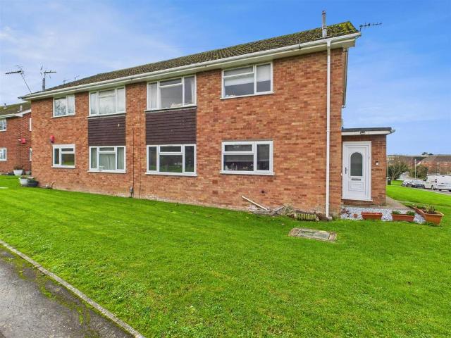 Flat for sale in Woolstrop, Gloucester
