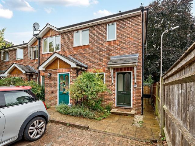 Flat for sale in Maidenhead