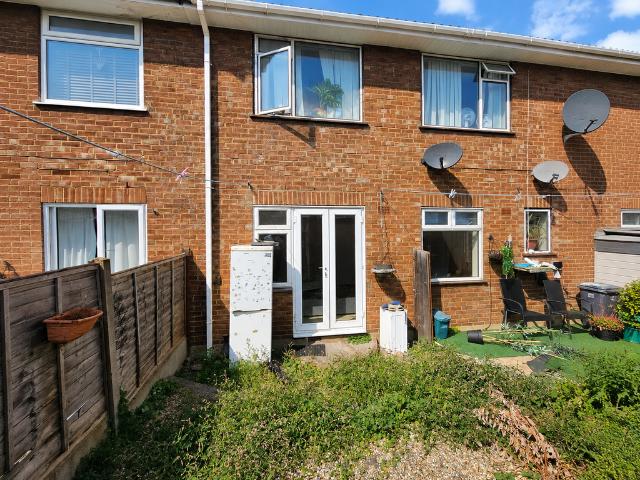 Flat for sale in London Borough of Ealing, Greenford