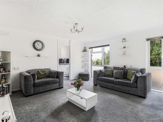 Flat for sale in Bolton Low Houses, Hampshire