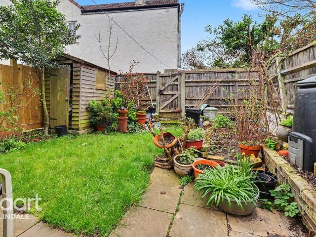 Flat for sale in Hendon, Greater London