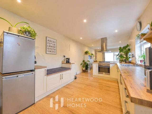 Flat for sale in St Albans, Five Acres