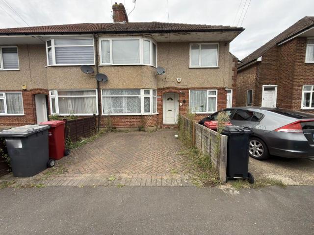 Flat for sale in Slough