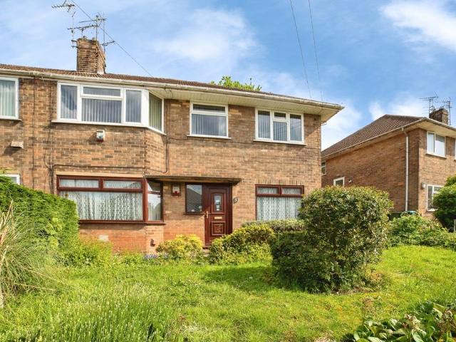 Flat for sale in Potters Corner, East Midlands