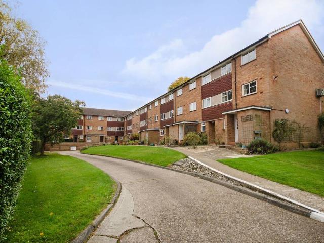 Flat for sale in Westborough, Surrey