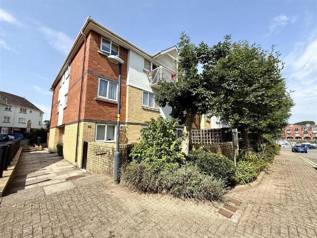Flat for sale in Nangreaves, Wales