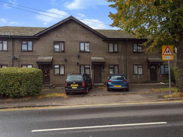 Flat for sale in Spring Park, Luton