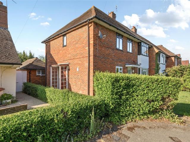 Flat for sale in Westborough, Surrey