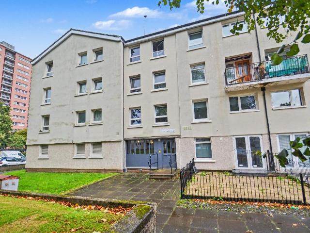 Flat for sale in Maryhill, Scotland