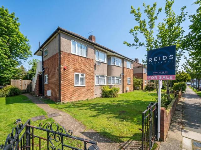 Flat for sale in Petts Wood, Greater London