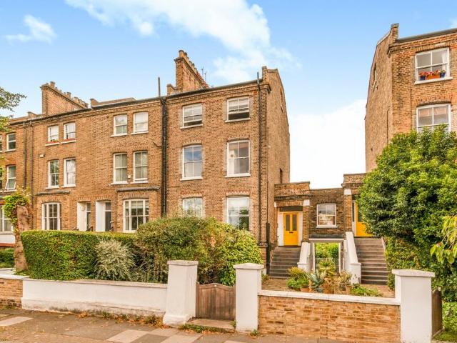 Flat for sale in Holloway, Greater London