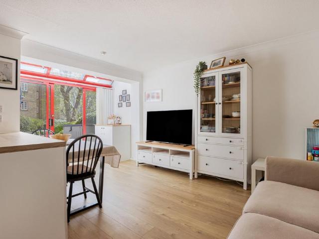 Flat for sale in Rotherhithe, Greater London