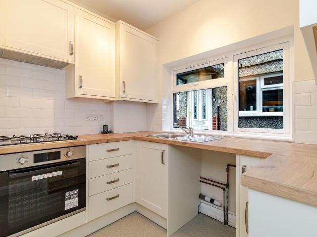 Flat for sale in Hillview, Surrey