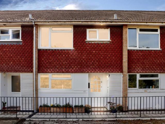 Flat for sale in Woodbridge Hill, Guildford