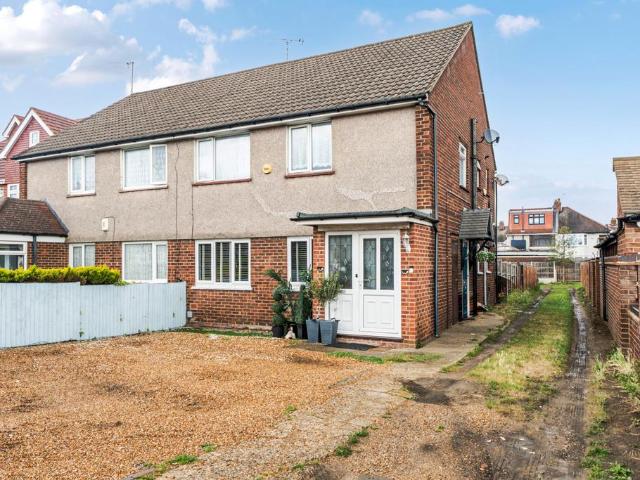 Flat for sale in Falconwood, Greater London